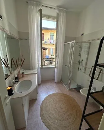 Dama In Center Apartment Como