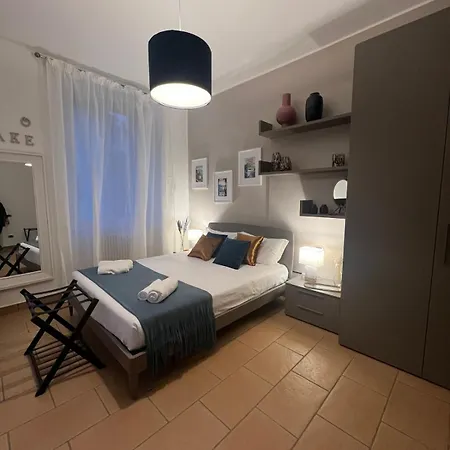 Dama In Center Apartment