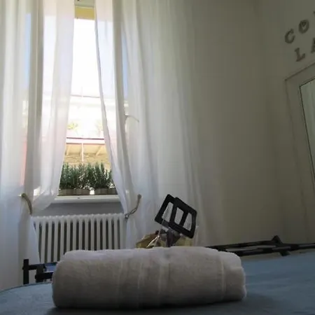 Dama In Center Apartment Como